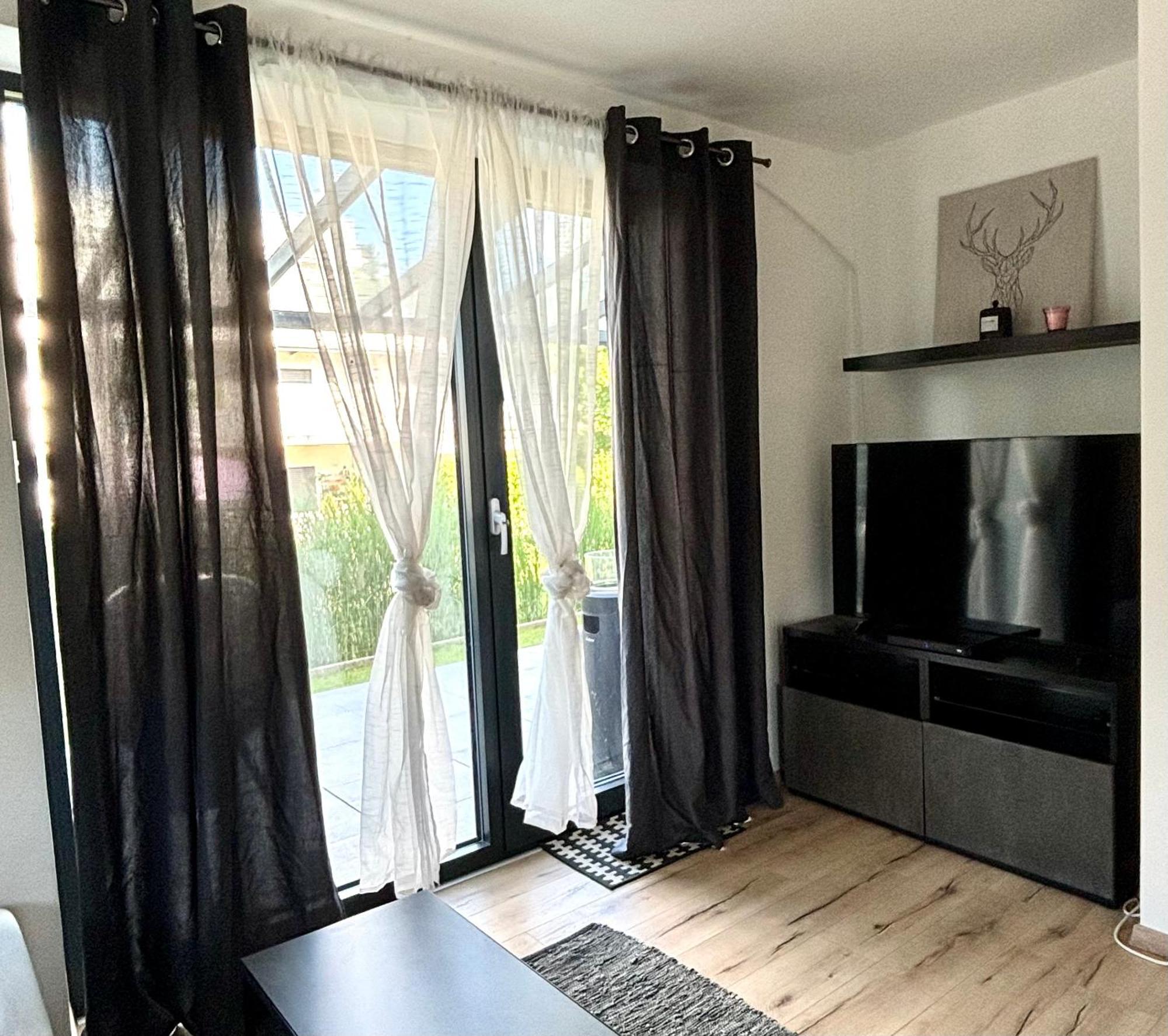 Schoene Wohnung Mit Terrasse Und Parkplatz Velden am Wörthersee Dış mekan fotoğraf